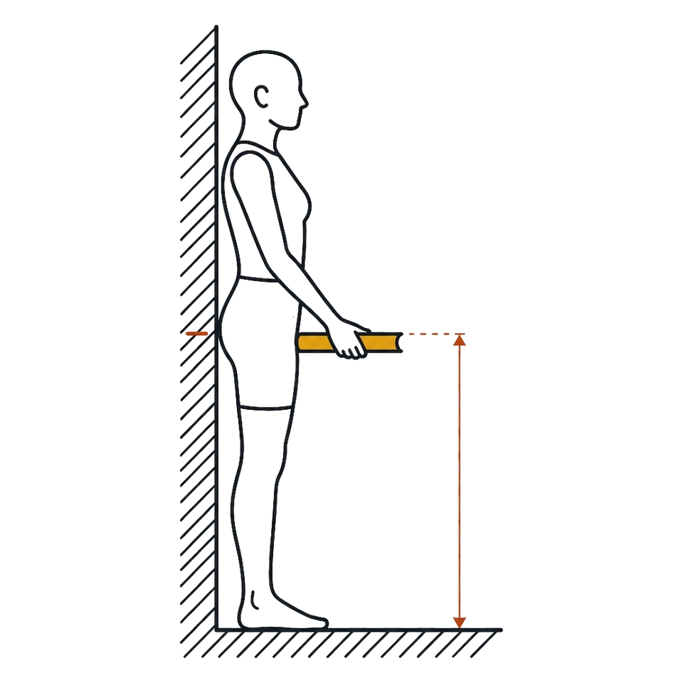 Vista de perfil de la misma persona contra la pared, con el libro horizontal en la entrepierna. Una marca en el muro señala la altura del borde superior del libro, y una línea de cota va desde el suelo hasta esa altura.